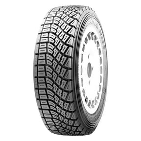 Kumho R800 Rallye Reifen 175/70 R15, seitliche Profilansicht auf neutralem Hintergrund